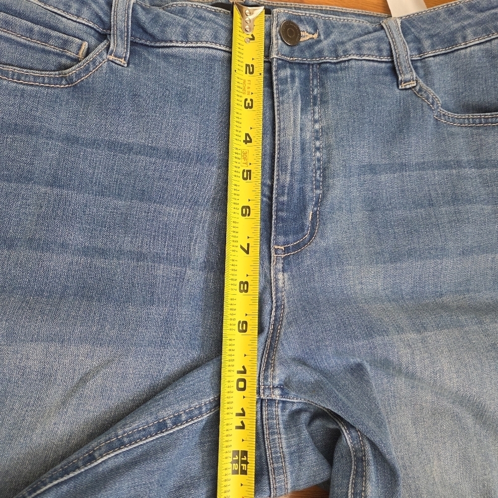 Susan Graver Straight Leg Jeans Cuffs Size 12 Woman's Light Wash Stretch 34x27 - Picture 9 of 16